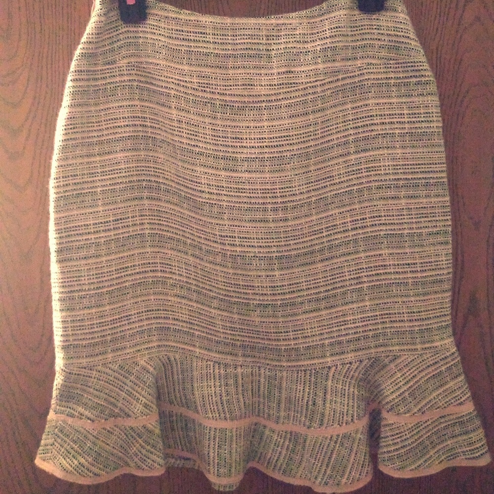 Pink, white and black tweed skirt with ruffle